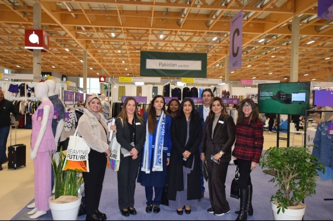 Ambassador Mumtaz Baloch Engages with Pakistani Entrepreneurs at Texworld Paris